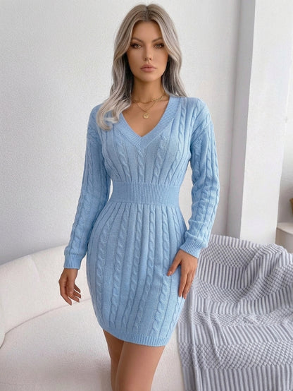 Robe Pull Col V Torsadée – Élégance Casual Chic